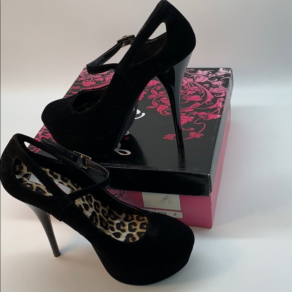 Qupid NEUTRAL-02 Women’s Cut-Out High Heel Size 7